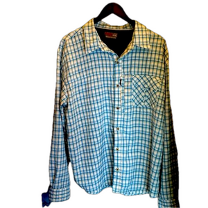 Wrangler Outdoor wear Mans Shirt with many details. Size XL